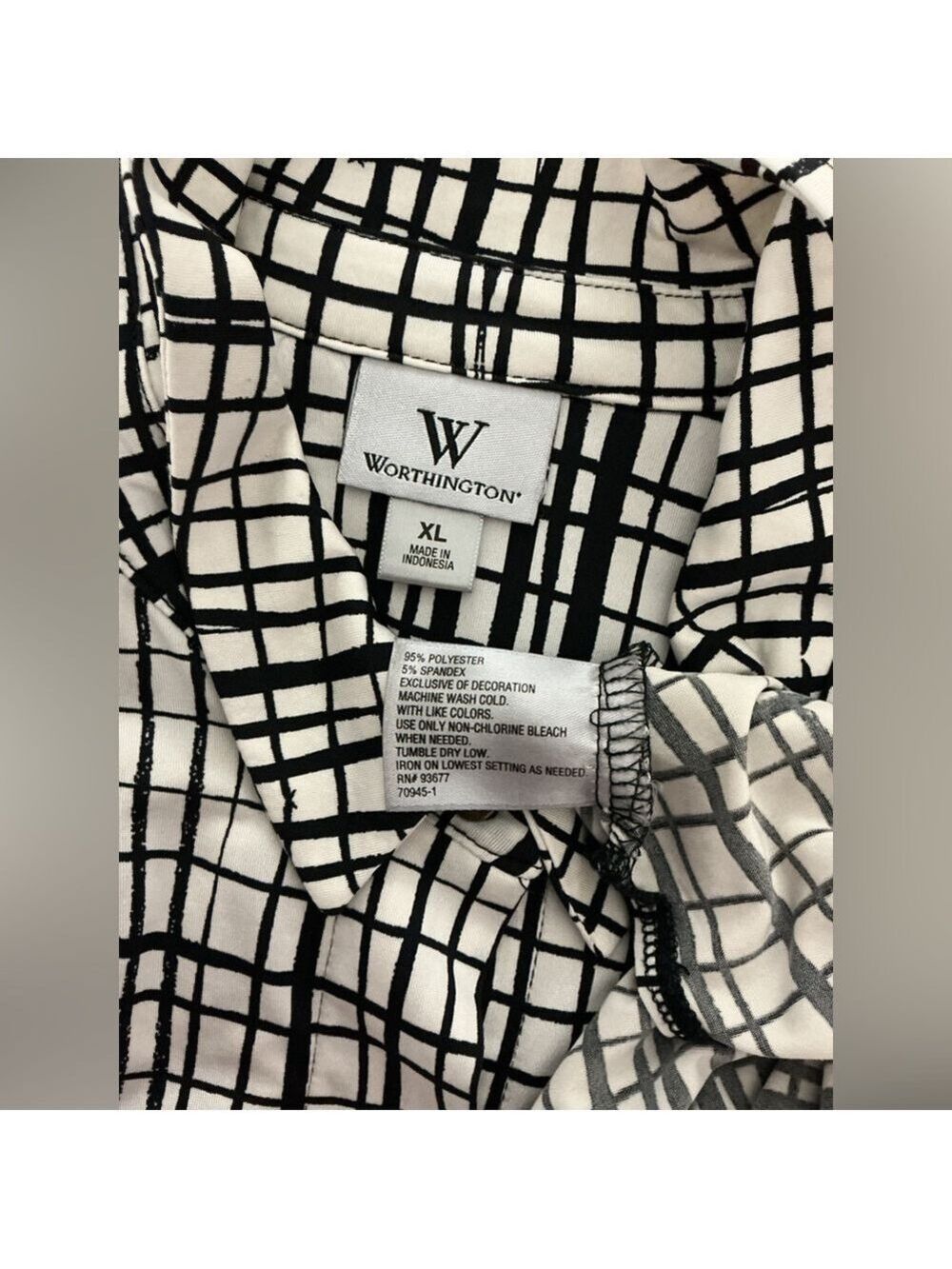 Worthington Black & White Grid Print Sleeveless Hidden Button Front Blouse – XL - Picture 5 of 10